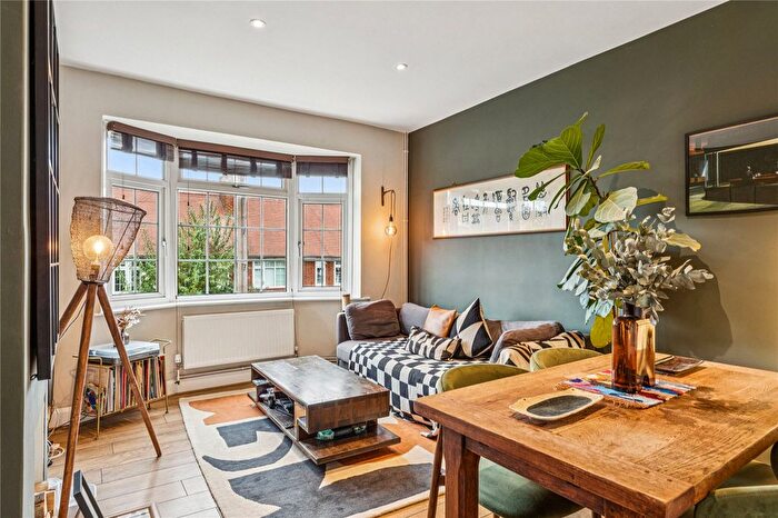 2 Bedroom Maisonette For Sale In Godley Road, SW18