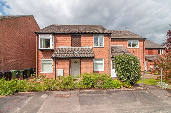 2 Bedroom Maisonette For Sale In Valley Park Drive, Clanfield, PO8
