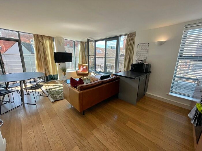 2 Bedroom Flat To Rent In Hunslet Road, Hunslet, Leeds, LS10