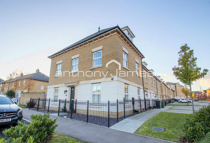 4 Bedroom End Of Terrace House To Rent In Mason Avenue, Weldon, Swanscombe, Kent, DA10