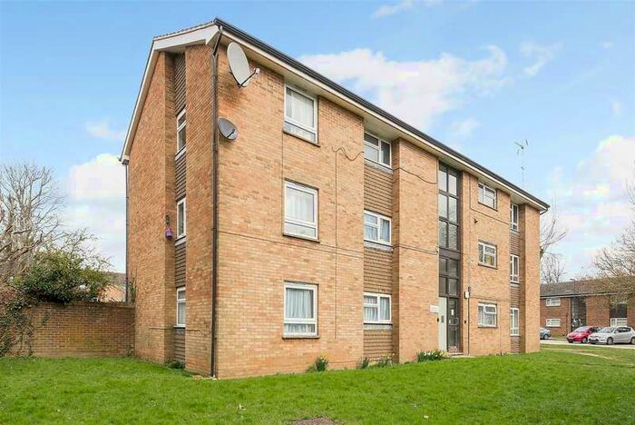 2 Bedroom Apartment To Rent In Lennox Road, Chichester, PO19