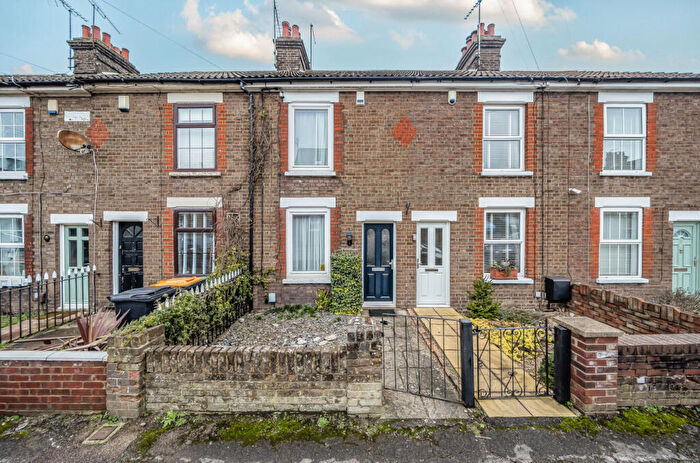 2 Bedroom Terraced House For Sale In Cross Street North, Dunstable, Bedfordshire, LU6