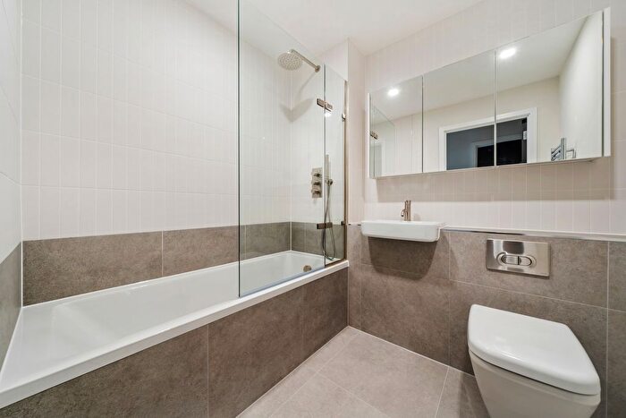 2 Bedroom Flat To Rent In Hanwell Square, London, W7