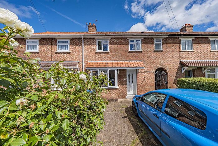3 Bedroom Terraced House For Sale In Vale Road, Windsor, SL4