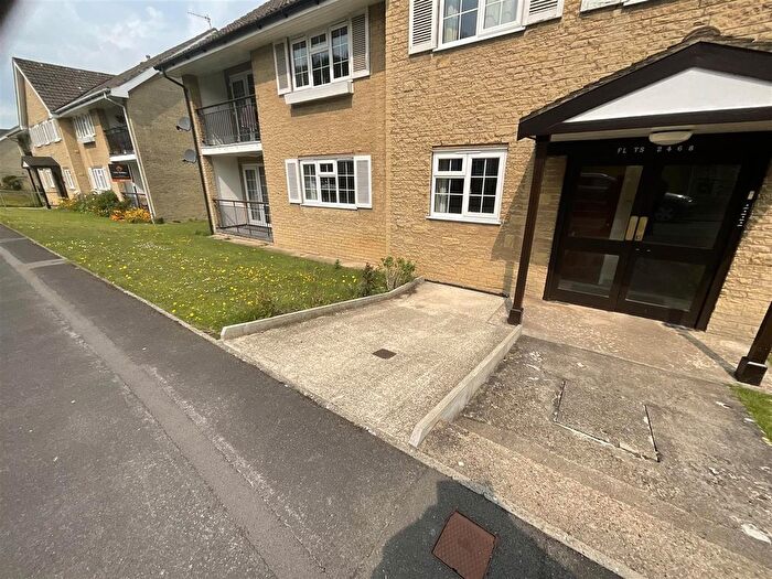 2 Bedroom Flat To Rent In The Glade, Scarborough, YO11