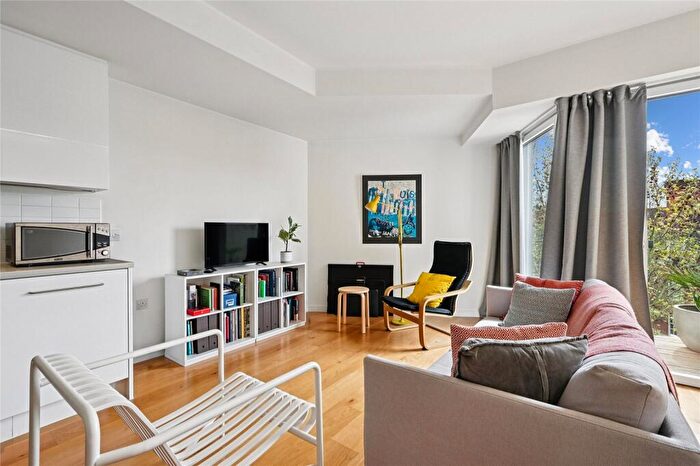 1 Bedroom Apartment For Sale In Raydon Street, Dartmouth Park, London, N19