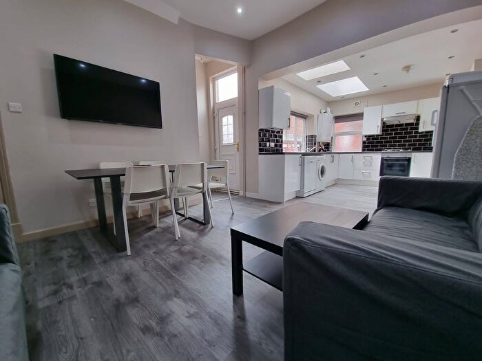 6 Bedroom Terraced House To Rent In Norwood Road, Leeds, West Yorkshire, LS6