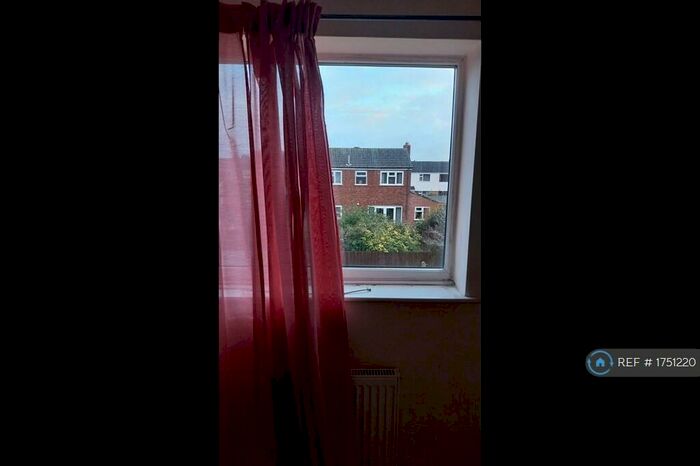 3 Bedroom Semi-Detached House To Rent In Hemingway Drive, Bicester, OX26