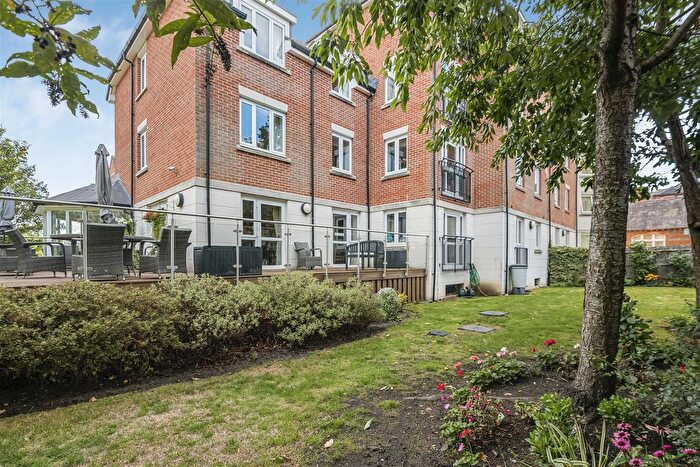 2 Bedroom Flat For Sale In Crayshaw Court, Abbotsmead Place, Caversham, Reading, RG4