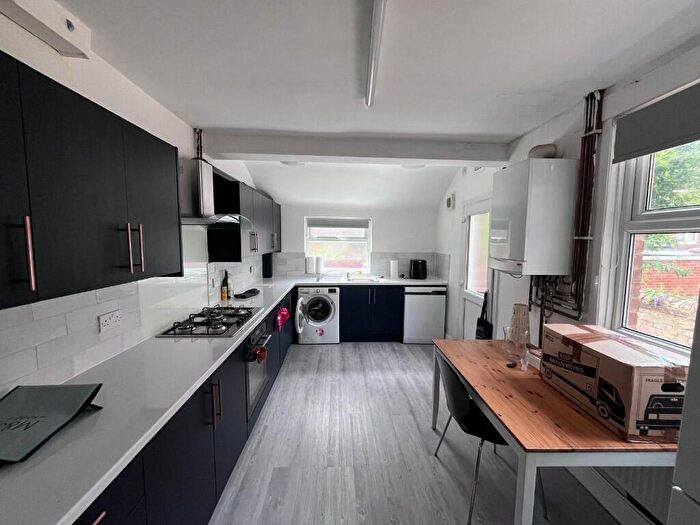 6 Bedroom Semi Detached House To Rent In Albert Grove, Nottingham, Nottinghamshire, NG7