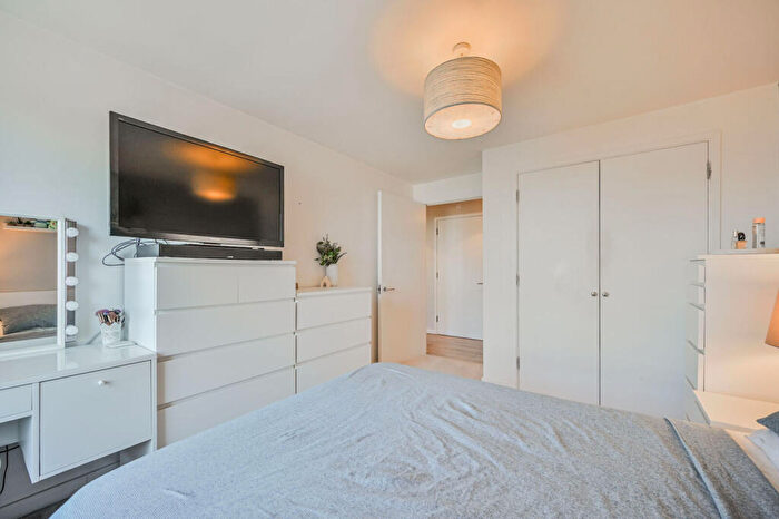2 Bedroom Flat For Sale In Burford Wharf Apartments, Stratford, London, E15