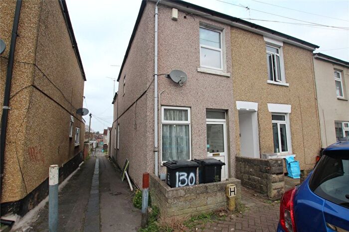 3 Bedroom End Of Terrace House To Rent In William Street, Swindon, Wiltshire, SN1