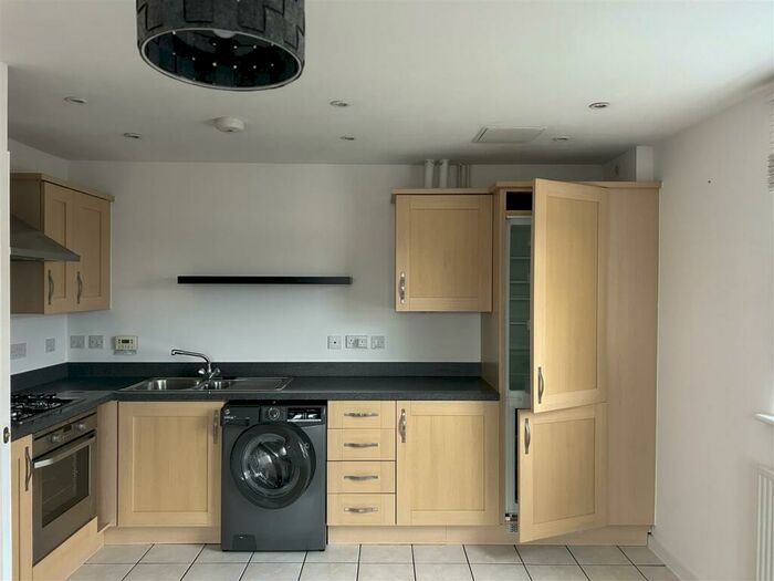 2 Bedroom Apartment To Rent In Rawlinson Road, Crawley, RH10