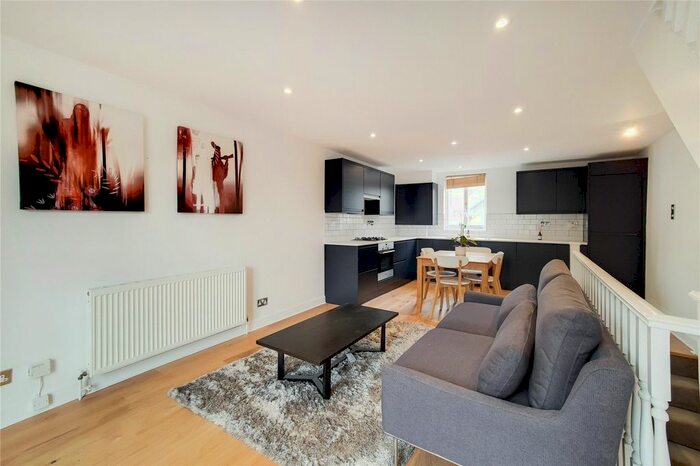 2 Bedroom Flat To Rent In Chalk Farm Road, London, NW1