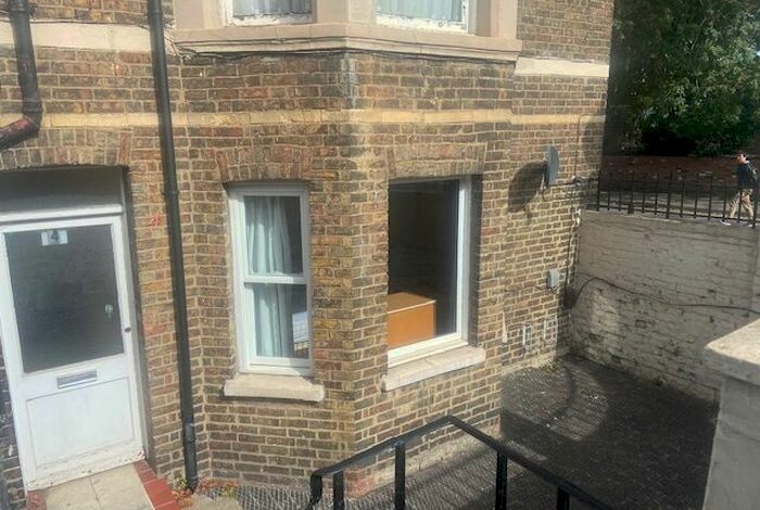1 Bedroom Flat To Rent In Botley Road Flat, Oxford, OX2