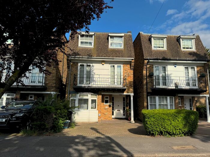4 Bedroom Detached House To Rent In Harold Road, Woodford Green, IG8