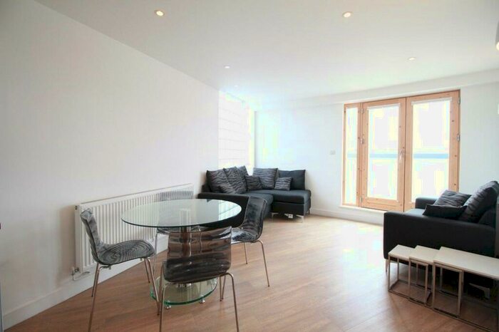 2 Bedroom Penthouse To Rent In Leon House, Green Lanes, Palmers Green, London, N13