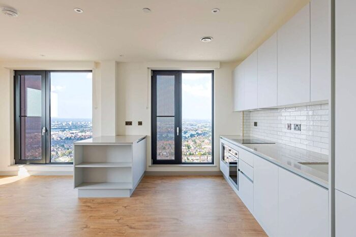 2 Bedroom Flat To Rent In Selborne Road, Walthamstow, E17