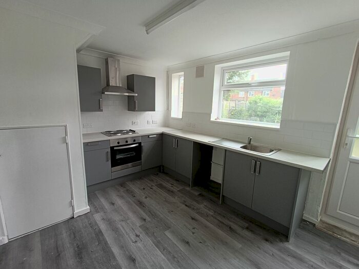 3 Bedroom Semi-Detached House To Rent In Staveley Road, Hull, HU9