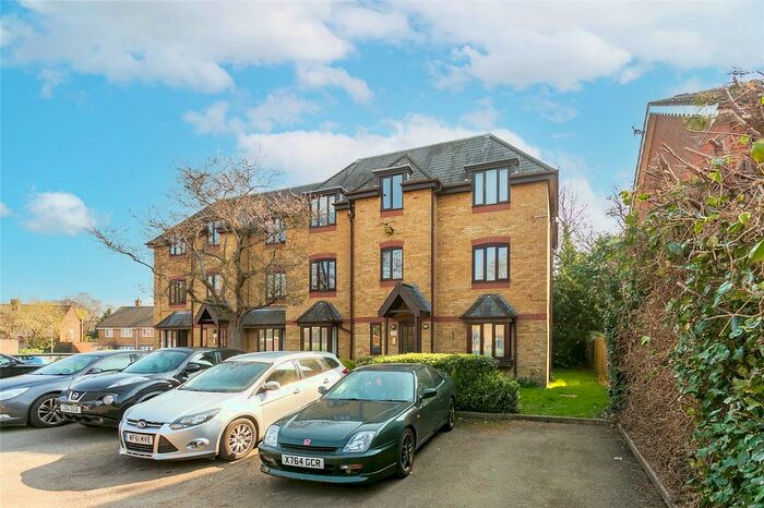 1 Bedroom Flat To Rent In Lymington Court, Leveret Close, Watford, Hertfordshire, WD25