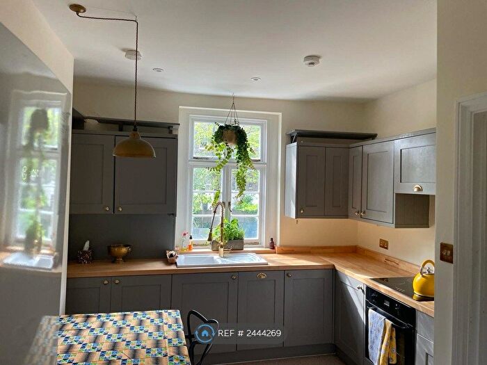 2 Bedroom Flat To Rent In Camden Road, London, NW1