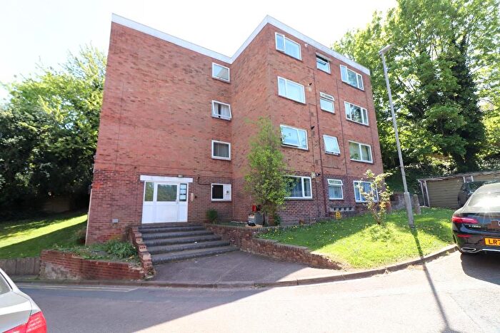 2 Bedroom Flat For Sale In Bonnick Court, Luton, Bedfordshire, LU1