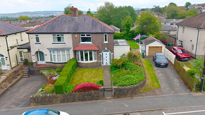 3 Bedroom Semi-Detached House For Sale In Rossendale Road, Burnley, BB11