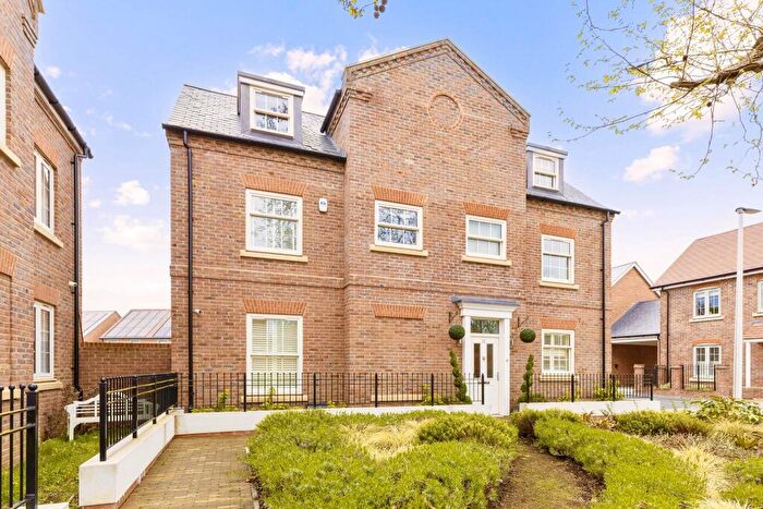 5 Bedroom Detached House For Sale In Uttley Lane, Beaconsfield, HP9