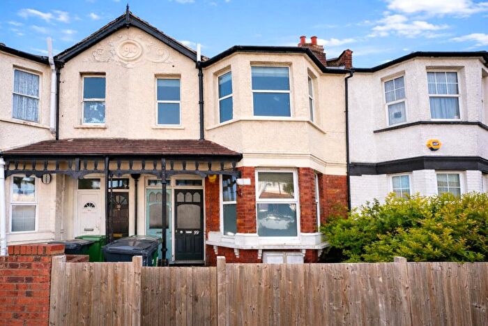 2 Bedroom Maisonette For Sale In Perry Hill, London, SE6