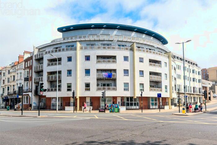 3 Bedroom Apartment To Rent In Royal View, Grand Parade, Brighton, East Sussex, BN2