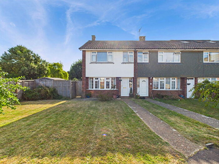 3 Bedroom End Of Terrace House For Sale In Pilgrims Close, Tarring, Worthing, BN14