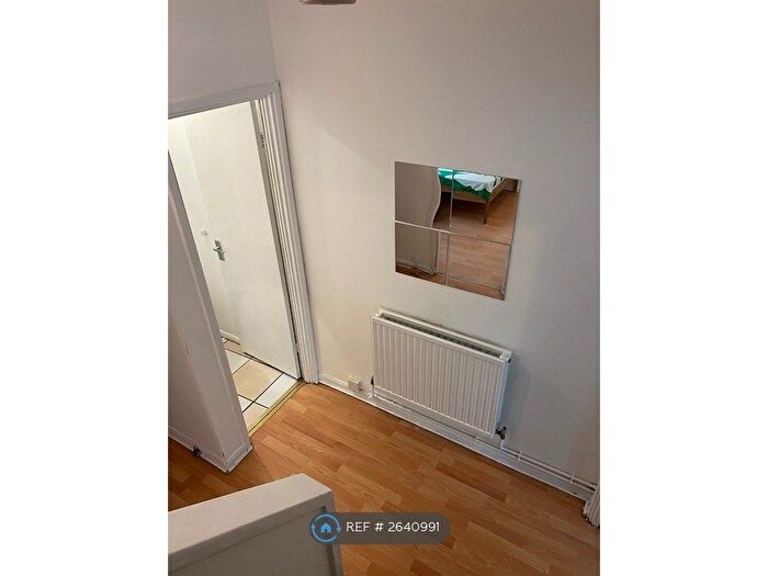 4 Bedroom Flat To Rent In Woodville House, London, SE1