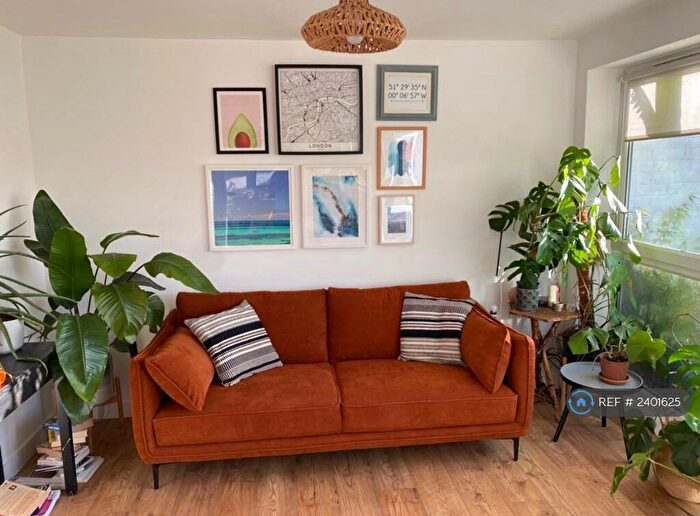 3 Bedroom Maisonette To Rent In Gibson Road, London, SE11