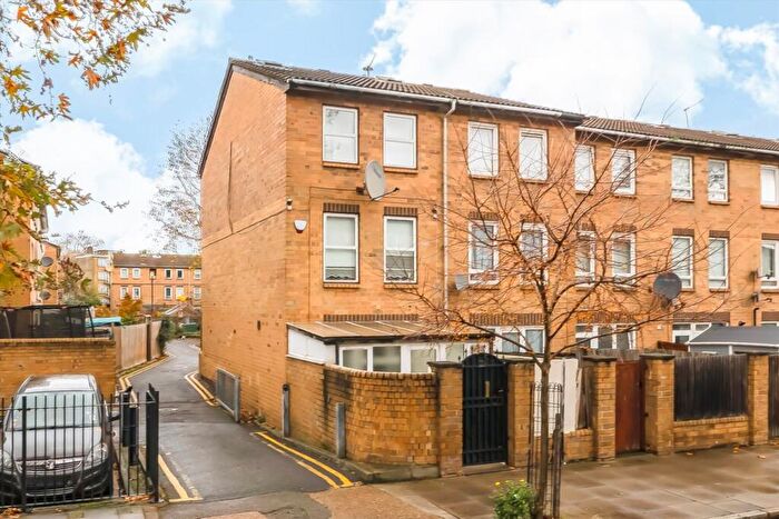 4 Bedroom House To Rent In Blakeney Close, Hackney, E8