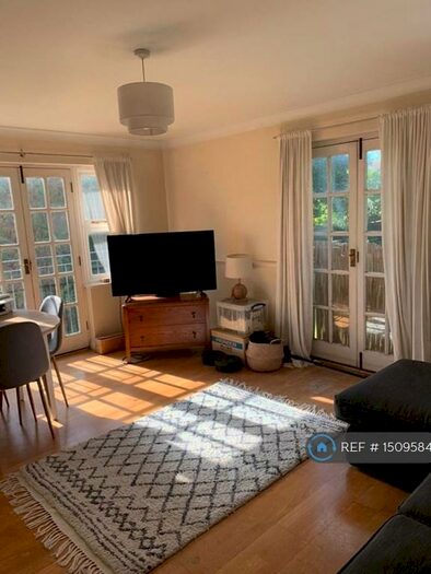 2 Bedroom Flat To Rent In Enversham Court, London, SE23