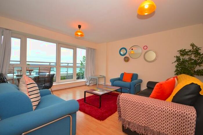 3 Bedroom Apartment To Rent In Royal Plaza, Westfield Terrace, S1