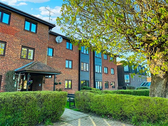 1 Bedroom Flat For Sale In Brighton Road, Crawley, West Sussex, RH11