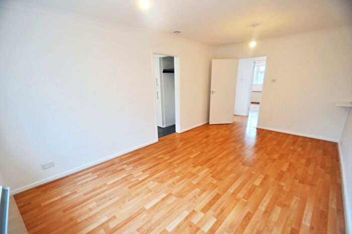 2 Bedroom Flat To Rent In Cheviot Way, Ashford, TN24