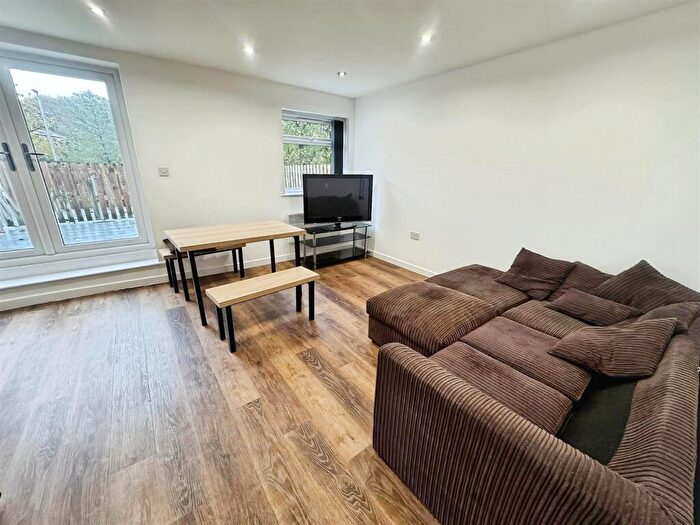 3 Bedroom Apartment To Rent In Queensbury Court, Brighouse Road, Queensbury, BD13