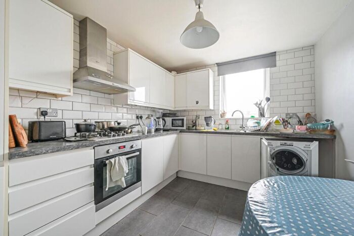 2 Bedroom Flat For Sale In Burr Close, St Katharine Docks, London, E1W