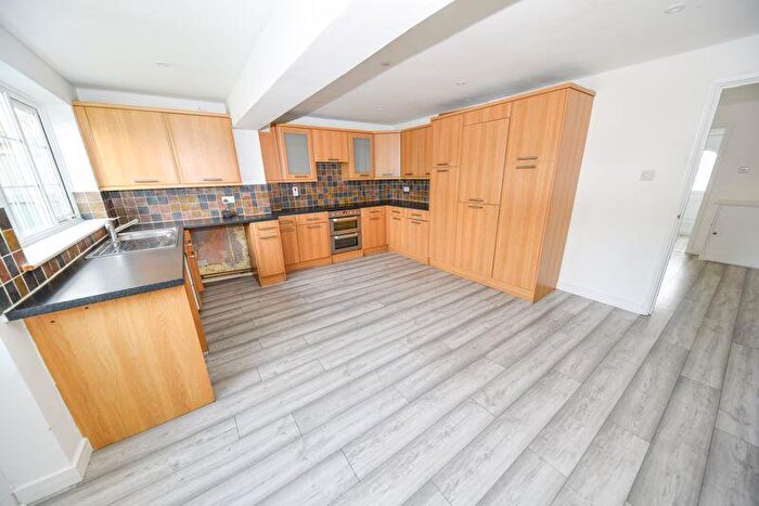 3 Bedroom Terraced House For Sale In Briarfield Gardens, Horndean, PO8