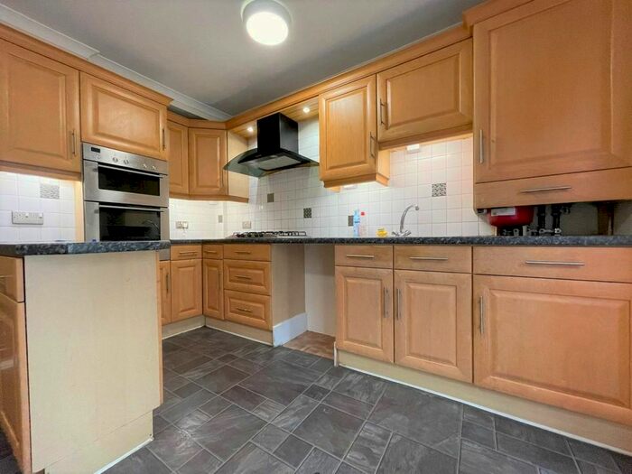 4 Bedroom Property To Rent In Thurlow Gardens, Ilford, IG6