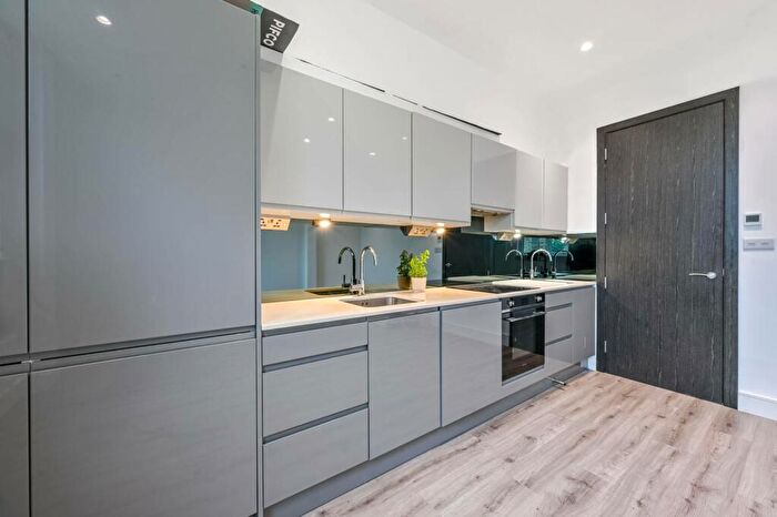 2 Bedroom Flat To Rent In Lordship Park, Stoke Newington, London, N16