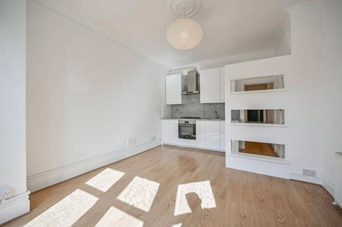 1 Bedroom Flat For Sale In Cranley Gardens, , Cranley Gardens, London, N10