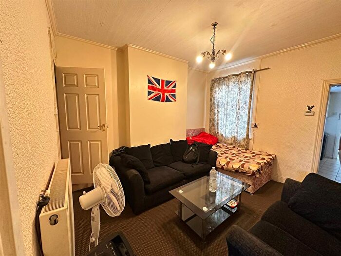 2 Bedroom Terraced House To Rent In Clifton Road, Smethwick, B67