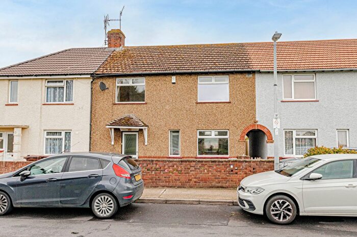 3 Bedroom Property For Sale In Barnfield Road, Faversham, ME13