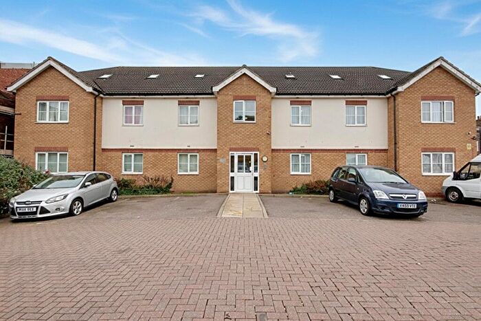 2 Bedroom Flat For Sale In Rossmore Close, Enfield, Greater London, EN3