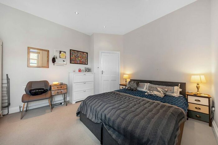 2 Bedroom Flat To Rent In Littlebury Road, Clapham, London, SW4