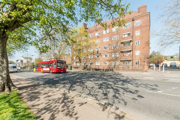 2 Bedroom Flat To Rent In Peckham Rye, London, SE15