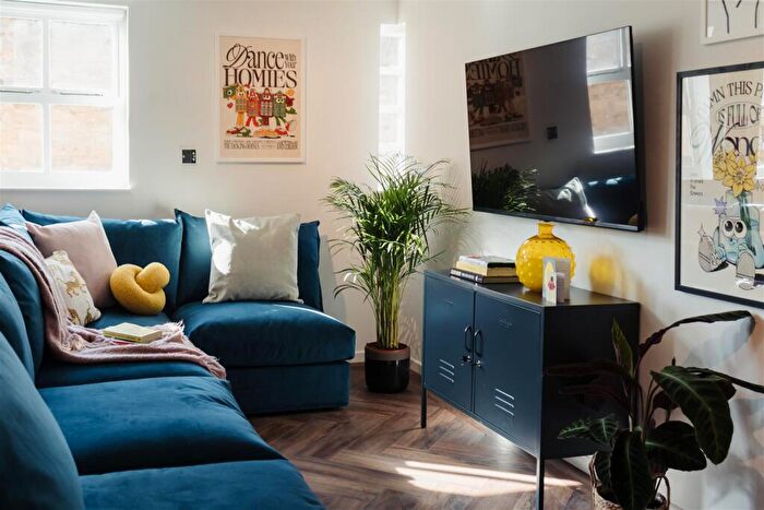5 Bedroom Flat To Rent In Holland Drive, Arthurs Hill, Newcastle Upon Tyne, NE2